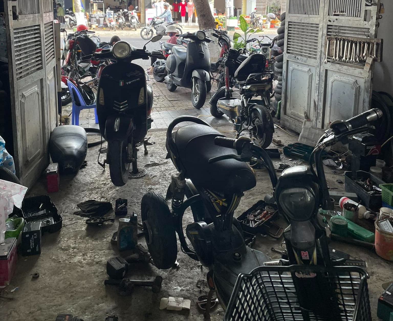 Vì sao nhiều người lo nghề sửa xe điện sẽ bão hòa?