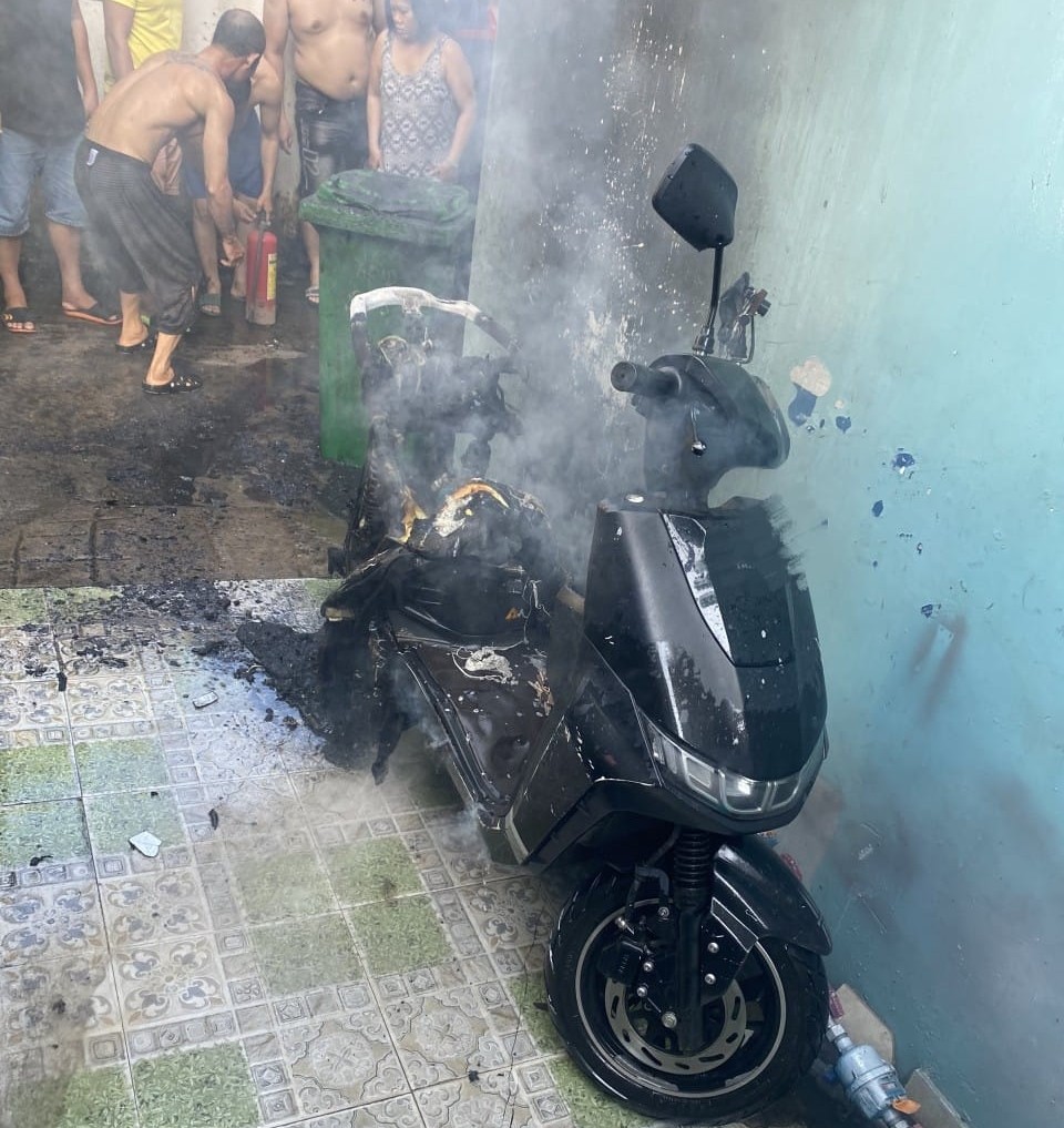 Tự học trên Youtube và nhận xe về nâng cấp pin gây ra hậu quả nghiêm trọng