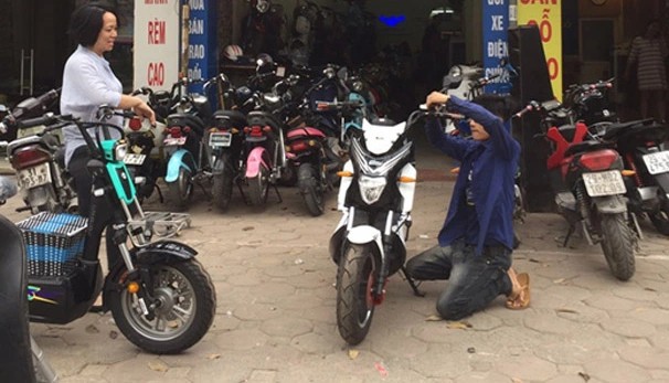 Tư vấn học vieen mở tiệm sửa xe điện