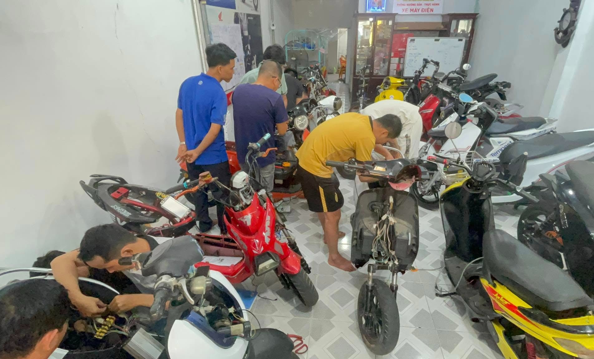 Lớp học buổi chiều tại gia của một trung tâm kém chất lượng