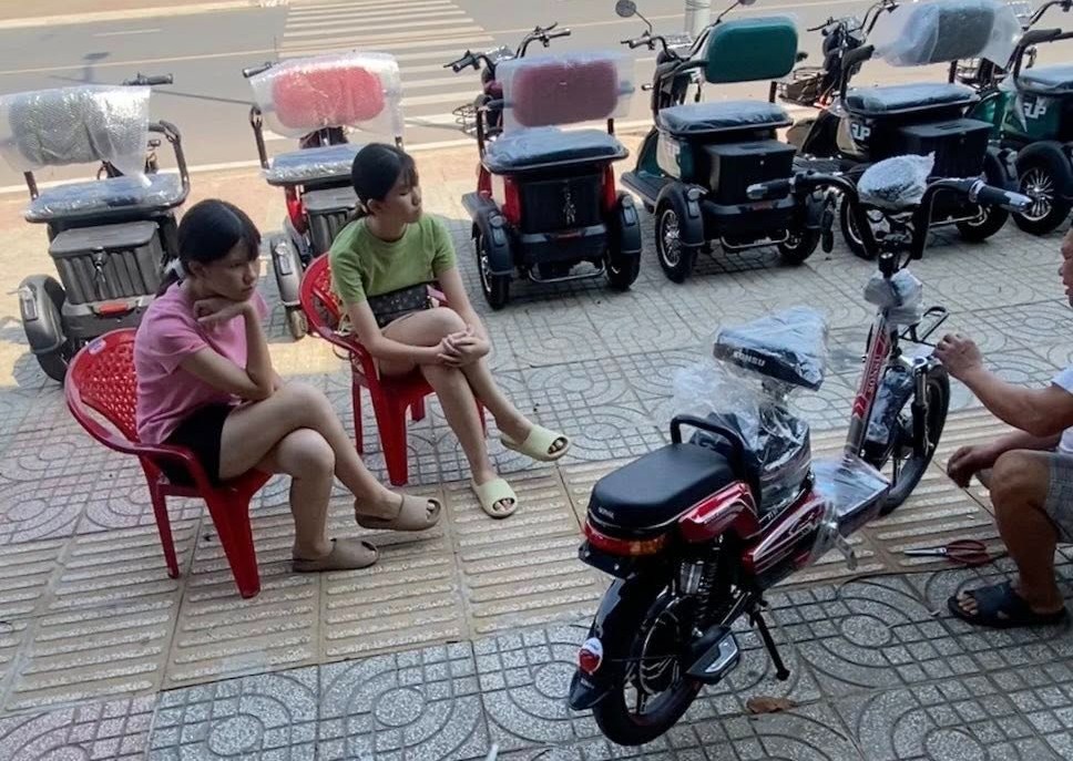 Tự kinh doanh bán xe đạp điện