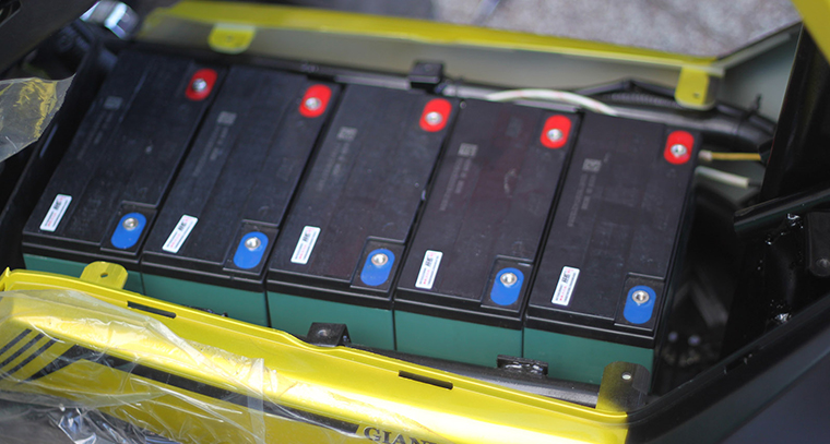 Những yếu tố nào quyết định giá thay bình ắc quy xe điện?