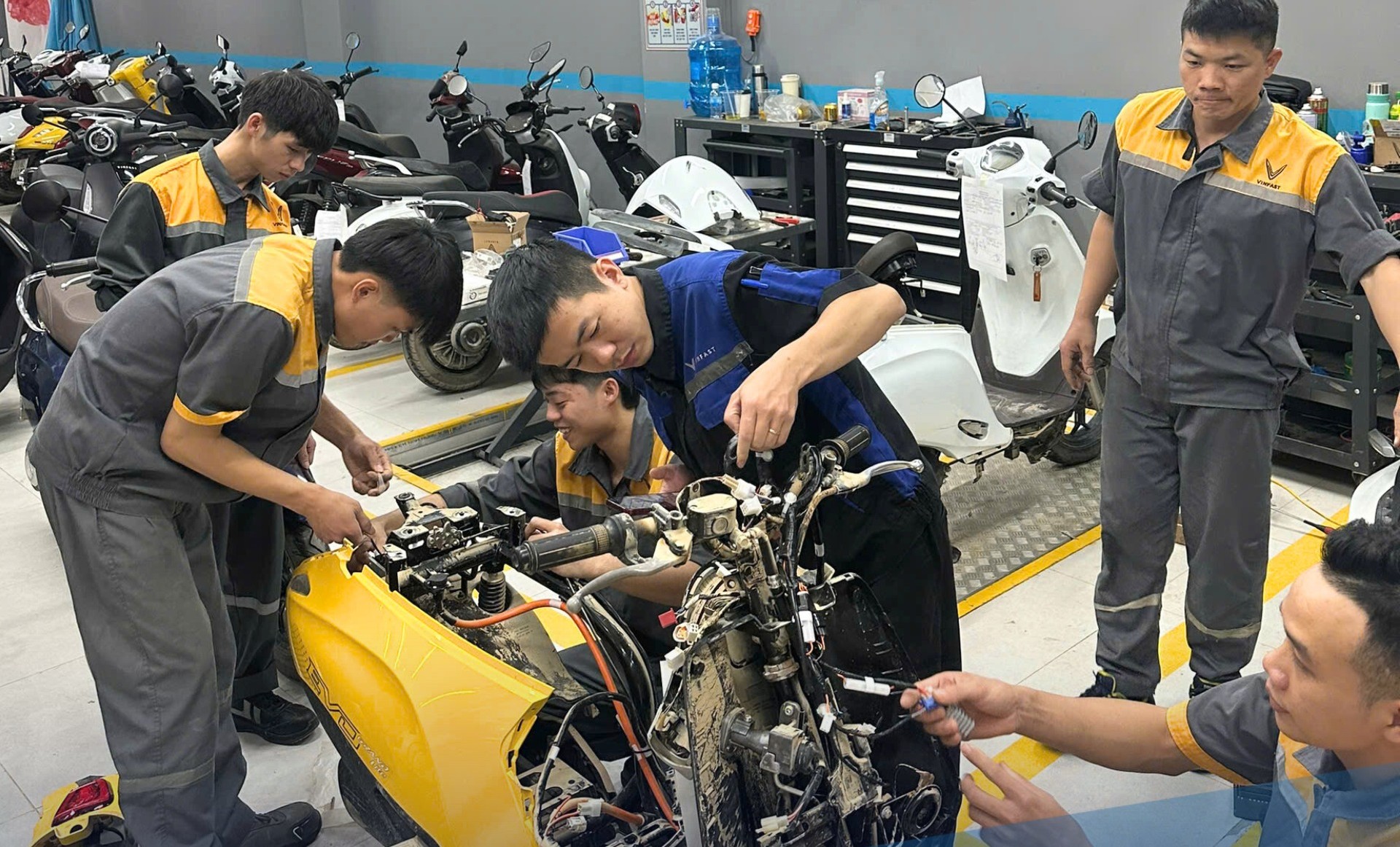 Nên học sửa xe điện Vinfast