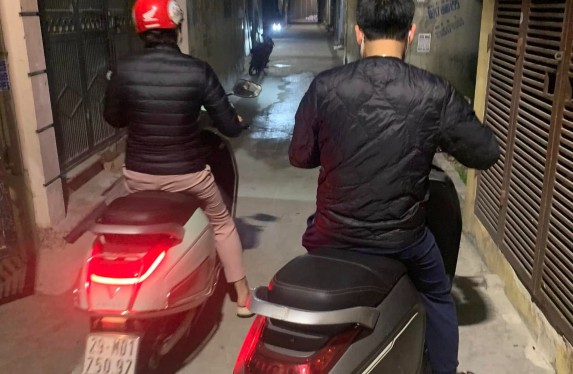 đến tại nhà sửa một lúc 2 xe Vinfast cho hai anh/em ở Cầu Giấy