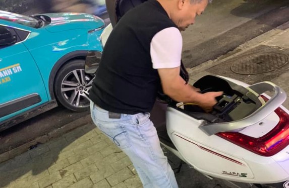 Sửa xe cho chú khách ở Cầu Giấy đã ủng hộ trung tâm trong nhiều năm