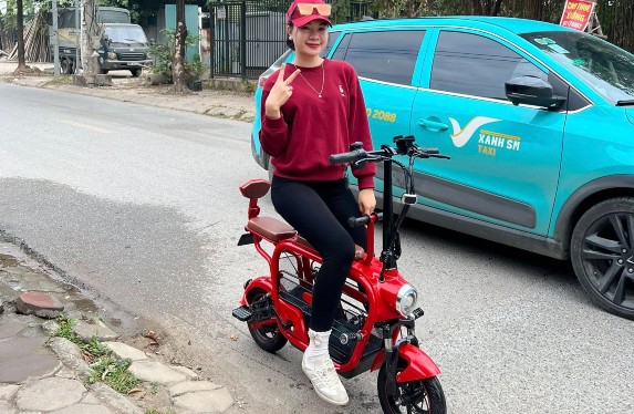 Em khách đi xe đạp điện Lihaze gọi sửa chữa khi xe chết máy dọc đường