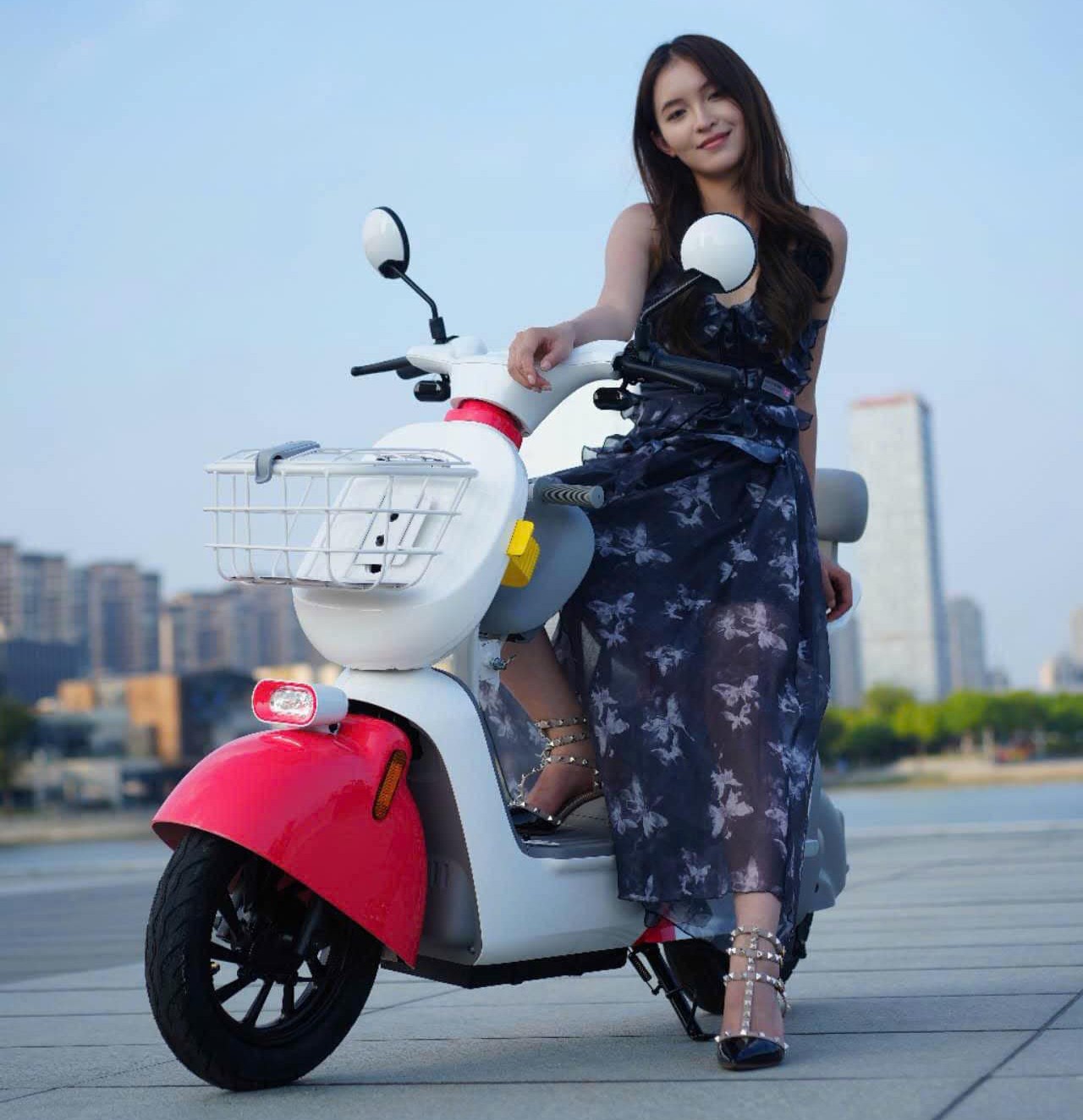 Sạc pin xe đạp điện đúng cách để pin bền 10–12 năm (những điều nhiều người làm sai)