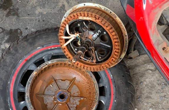 xủ lý động cơ xe điện bị ngập nước tại nhà cho khách hàng ở Quận Thanh Xuân