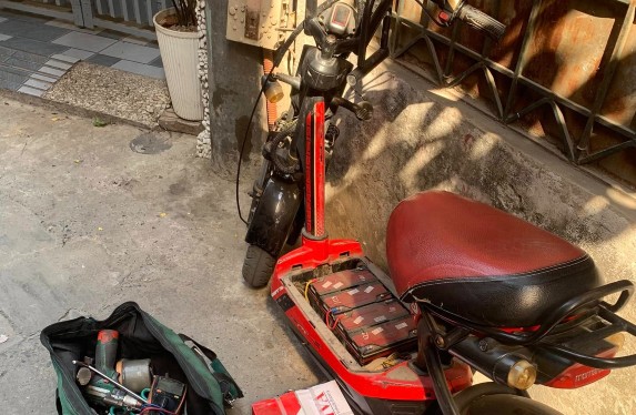 Thay ắc quy xe điện tại nhà ở Quận Đống Đa
