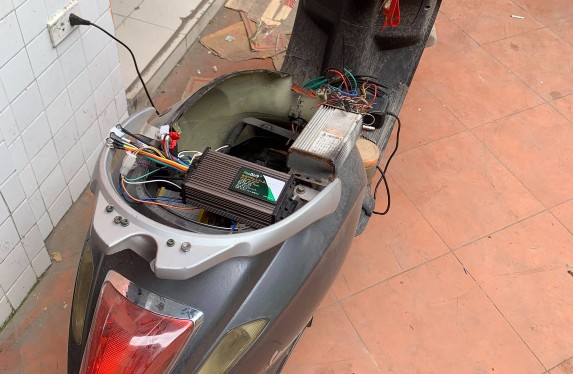 Thay điều tốc xe điện tại nhà ở Hà Đông