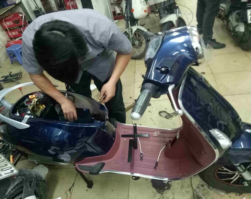 Dịch vụ thay bình ắc quy xe đạp điện, xe máy điện tại TP.HCM uy tín