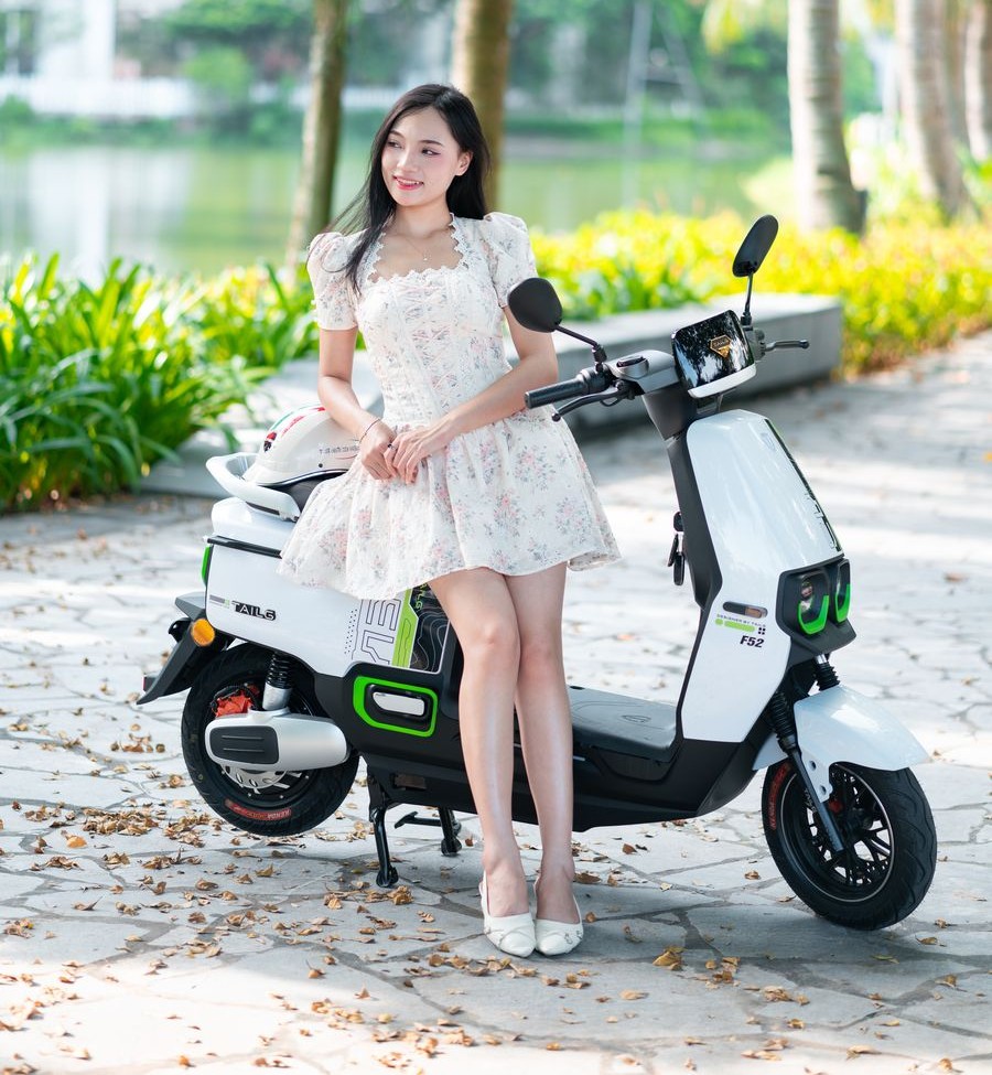 Xe máy điện trang bị động cơ mạnh mẽ, vận hành êm ái
