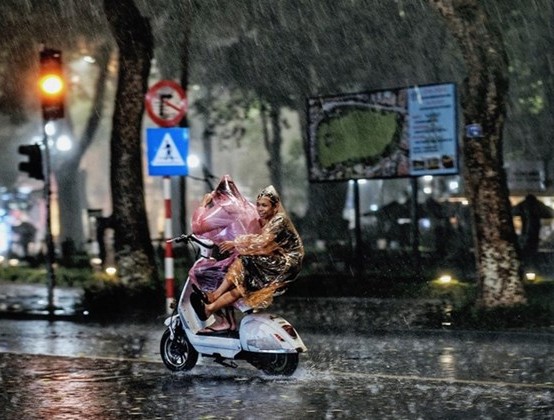 Những rủi ro cần lưu ý khi đi mưa