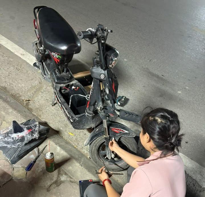 Học viên nữ ra ngoài thực chiến ca lưu động